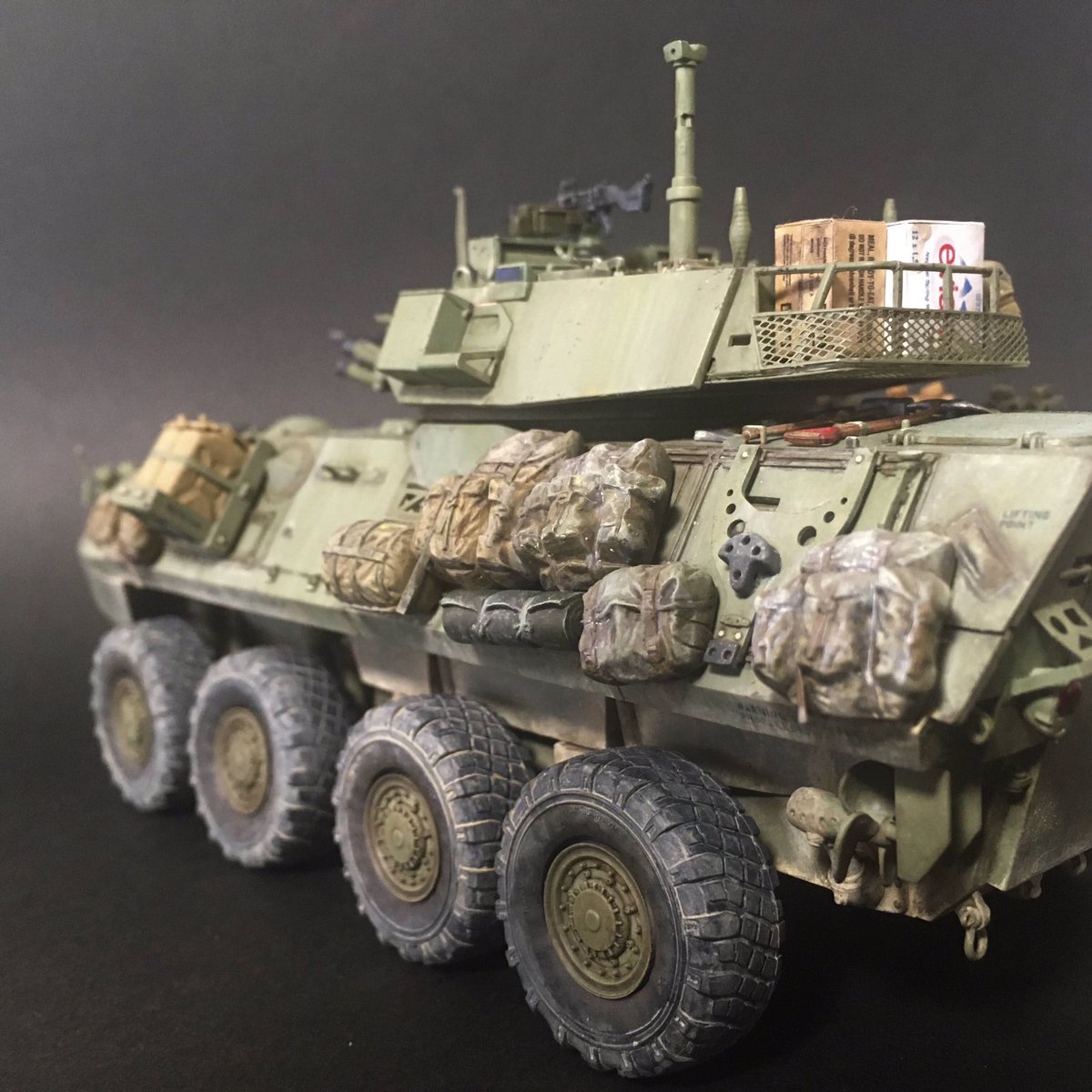 Ponta_SMS's tweet photo. 米軍は
車内に積んでいいのは
武器弾薬だけやと
決められているらしい💦
#装輪装甲車 #LAV25 https://t.co/BzO0pDIGfs