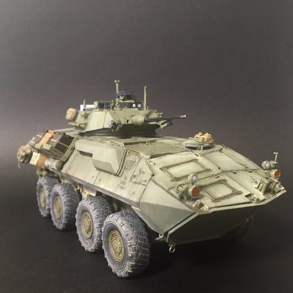 Ponta_SMS's tweet photo. 米軍は
車内に積んでいいのは
武器弾薬だけやと
決められているらしい💦
#装輪装甲車 #LAV25 https://t.co/BzO0pDIGfs
