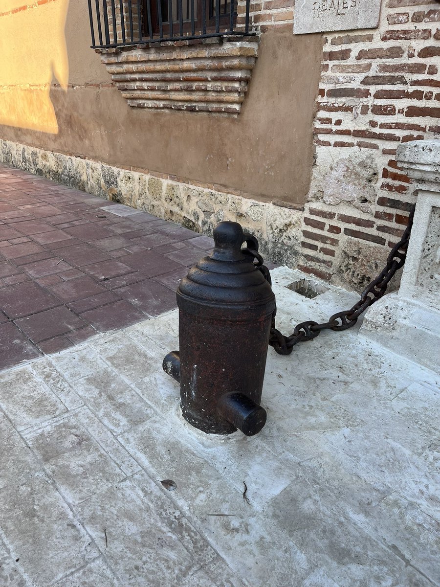 Truly magnificent bollard here #WorldBollardAssociation