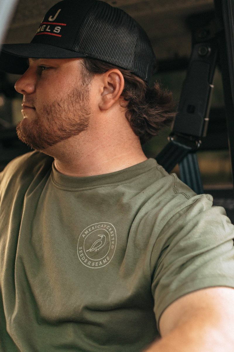Seeds2Seams's tweet photo. Our trademarked icon is the crow and that’s not by accident… It helps tell our sustainability story with a unique supply chain that covers only 238 miles “as the crow flies.” 𓄿𓄿𓄿
#followthecrow #findthecrow #fieldtocloset #sustainable #americanmade #georgiagrown #tshirts https://t.co/Kfurmks1Pk