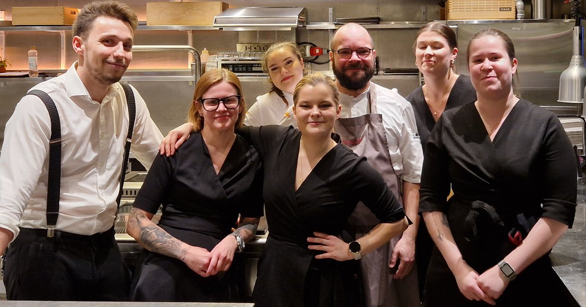 Hieno ilta <a href="/finnishdevil66/">Ultima Fiasco?</a> jälleen kerran ja siitä suurin kiitos kuuluu upealle henkilökunnalle joista osa on tässä kuvassa. Hyvin olet @HenriAlen porukan valinnut, aina tuntee olevansa erityinen asiakas. Olette 💖, nähdään taas pian. 😊