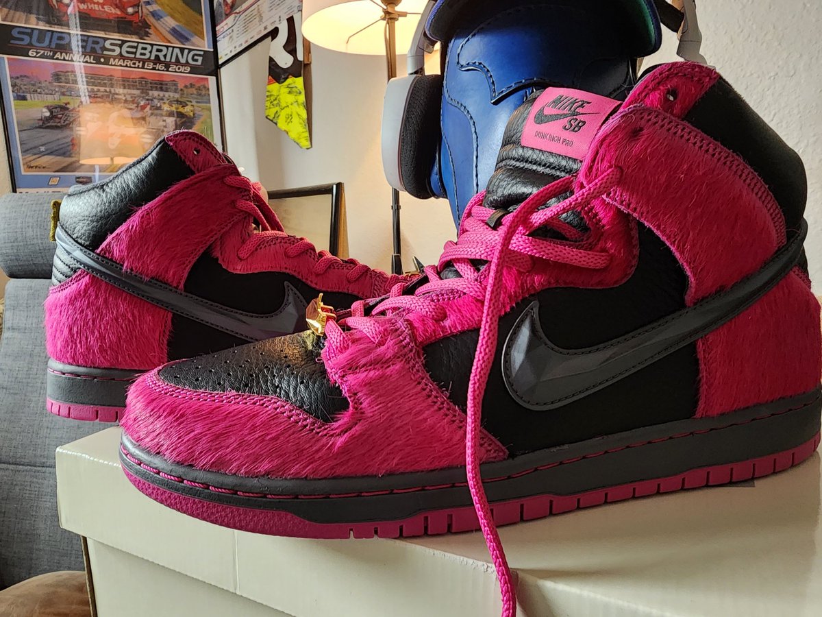 After trying since April to get these <a href="/runjewels/">Run The Jewels</a> <a href="/KillerMike/">Killer Mike</a> dunk highs, outlet randomly had a returned pair and in my size. So fucking hype. And sorry Mike but these gonna get beat up skating with Michael in the headphones. Fuck resellers.