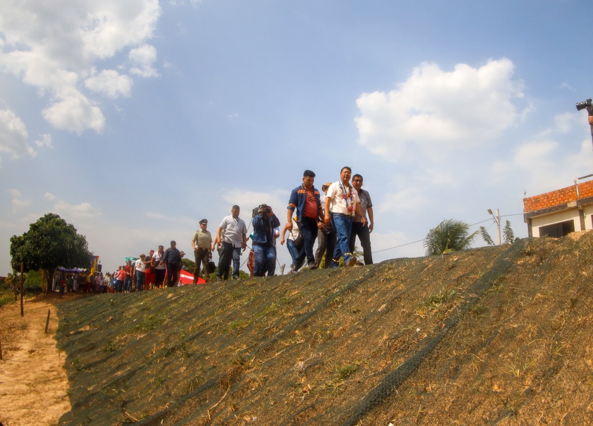 LuchoXBolivia's tweet photo. En vísperas de un nuevo aniversario del departamento del #Beni y en homenaje a las y los hermanos benianos entregamos importantes defensivos, en el marco de nuestro Programa de Reducción de Riesgos y Adaptación al Cambio Climático, con una inversión de m��s de Bs6 millones. Con esta obra evitamos el riesgo de desastre que estaba latente en la región de Puerto Almacén, en Trinidad. ¡Felicidades!