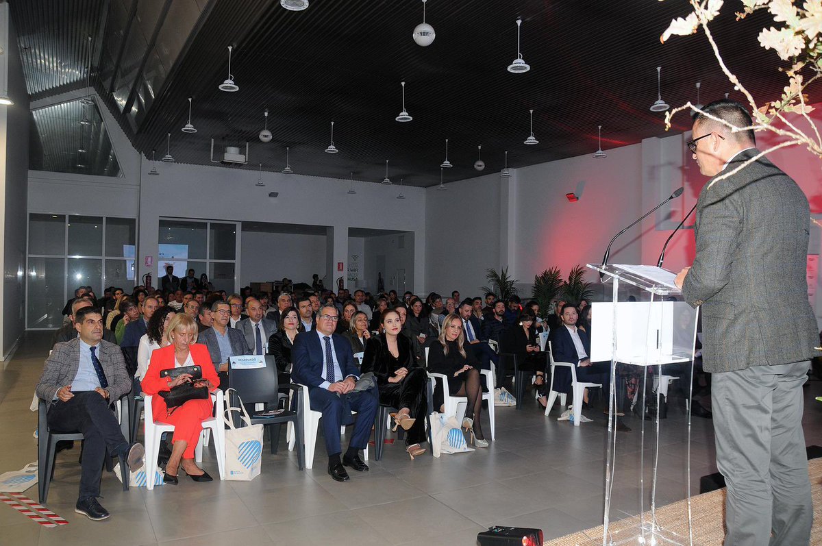 JoseGonVaz's tweet photo. Hoxe puxemos en valor a nosa aposta pola mocidade como base e futuro do rural galego na entrega de premios @AJEOurense.

Tan só no vindeiro 2024, destinaremos á incorporación de persoas mozas á actividade agraria 16 M€ https://t.co/3UEhQCuN1o