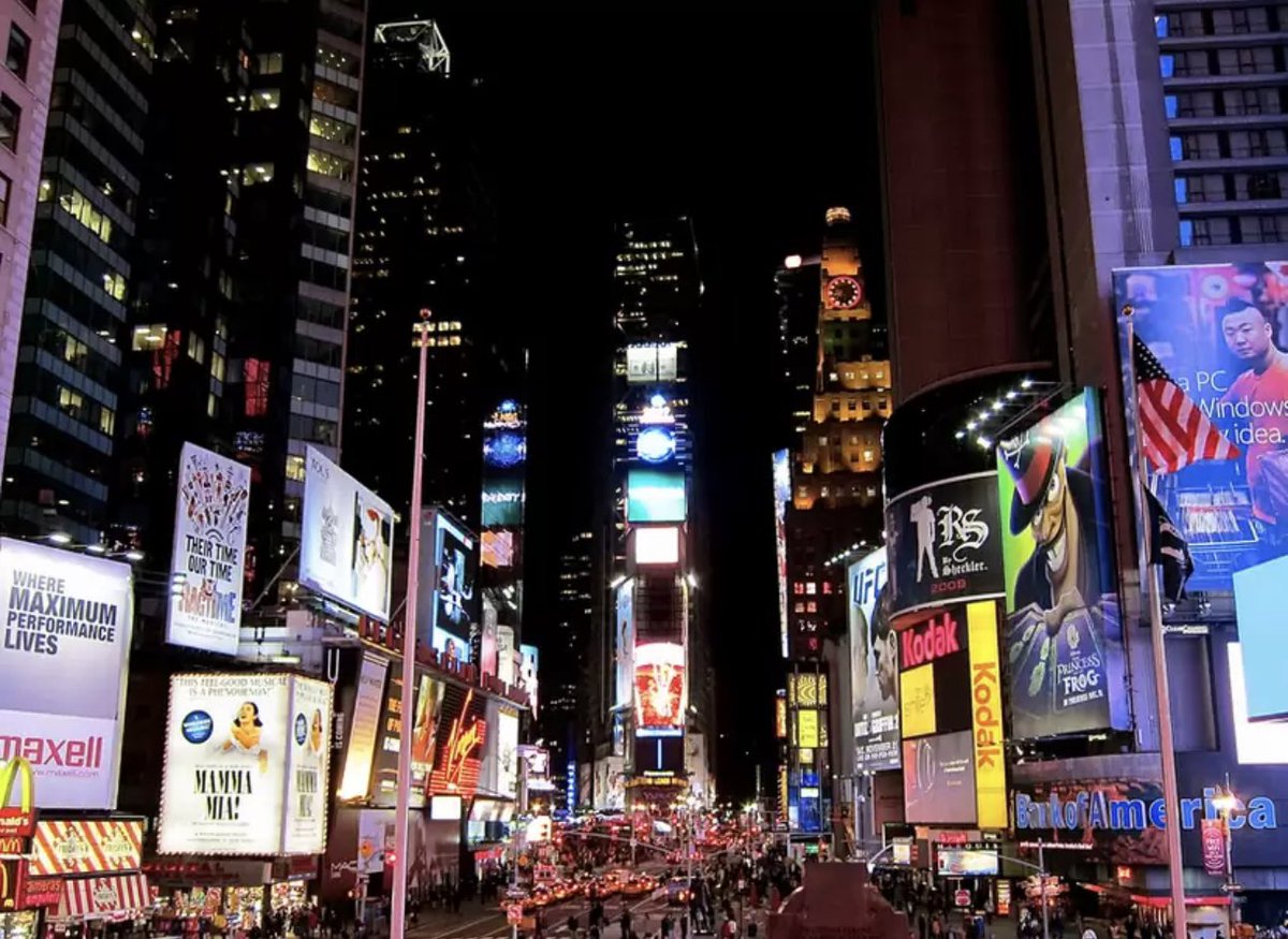 I can’t keep it a secret…… On December 2nd, 2023 OBJECTION will be advertised in Broadway on Times Square’s 5th most popular electronic billboard! For one minute 22 times in 24 hours, 350.000+ New Yorkers and tourists will see my novel broadcast in the heart of NYC!