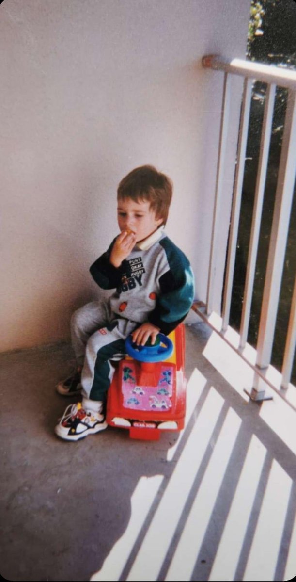 Valentin50_V's tweet photo. Pour le prime sur l’enfance j’affiche l’enfant que j’étais @StarAcademyTF1 
#StarAcademy https://t.co/YSyZrUn71j