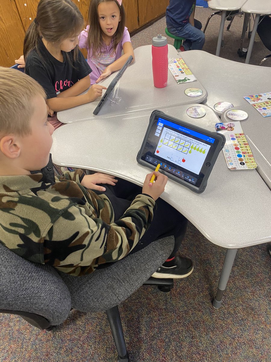 MrsSperryBPS's tweet photo. Some highlights of this month.. coding phonics skills words, making my daily calendar routine digital so kids manipulate ALL parts themselves (and get better with Keynote features), and creating math movies to show our current skills. #440proud #AppleClass https://t.co/bWc2ra4KsY