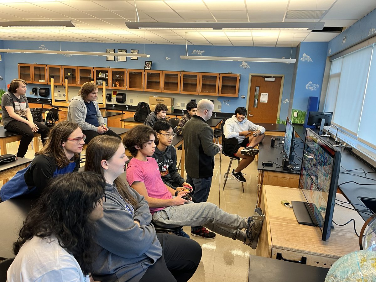 Last Friday before Thanksgiving break, and we draw our biggest Smash crowd of the year so far. Happy #Smashgiving!