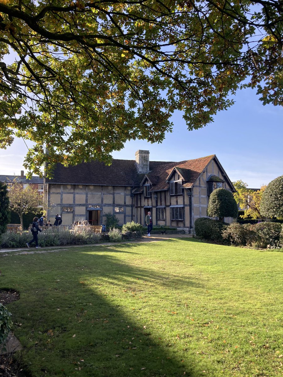 StNicksEng's tweet photo. #Year8 had a wonderful, jam-packed time in #StratfordUponAvon, this week. Lots of photos to follow! Here they are at @ShakespeareBT #StNicks #StNicksEnglish #StNicksCulture #Shakespeare https://t.co/Pn1XwBZE9m