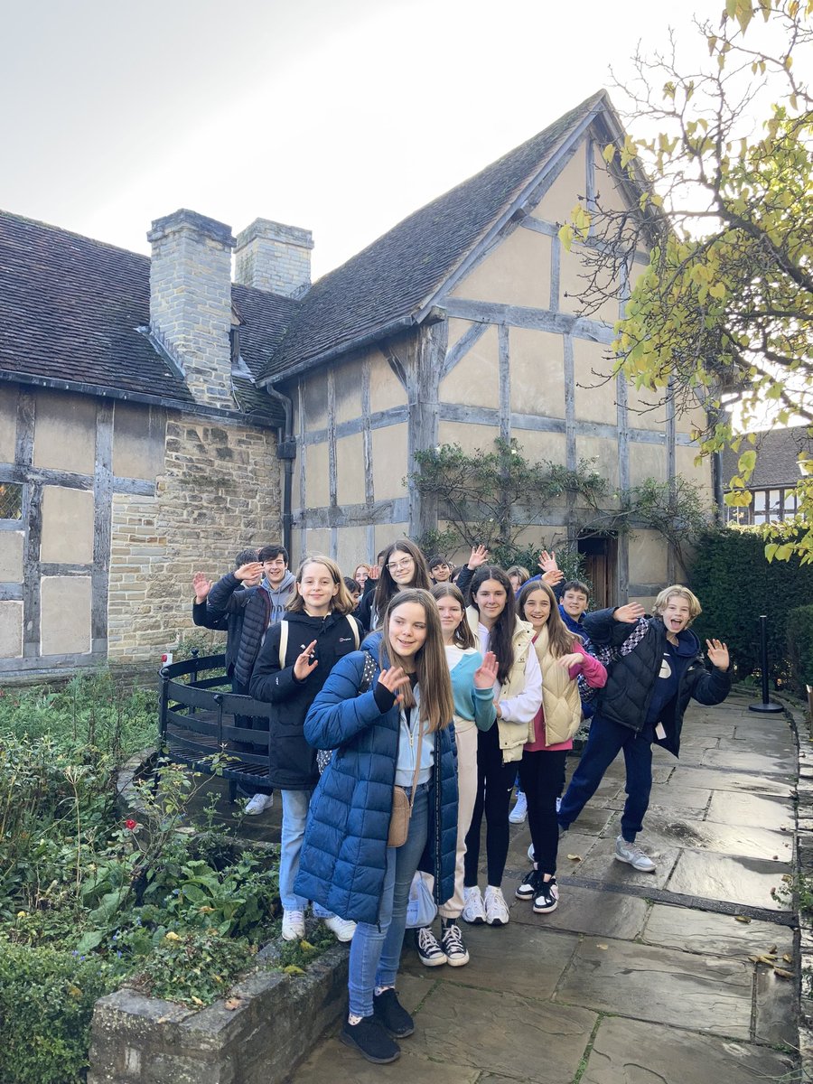 StNicksEng's tweet photo. #Year8 had a wonderful, jam-packed time in #StratfordUponAvon, this week. Lots of photos to follow! Here they are at @ShakespeareBT #StNicks #StNicksEnglish #StNicksCulture #Shakespeare https://t.co/Pn1XwBZE9m