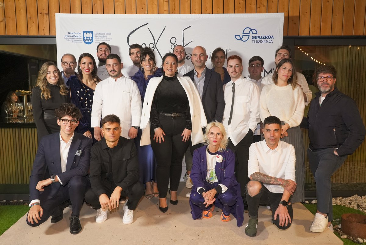 AzaharaDomingue's tweet photo. Kreatibitatea nabarmenduko elementua #CookandFashion-en, platerak eta pasarela kolorez eta pasioz betez.

Iraunkortasuna oinarrizko osagaia, #km0 produktua sustatuta, eta funtsezko patroi gisa, material jasangarriak erabilita.

#ZUREtzatGipuzkoa https://t.co/BZpneBEpQ8