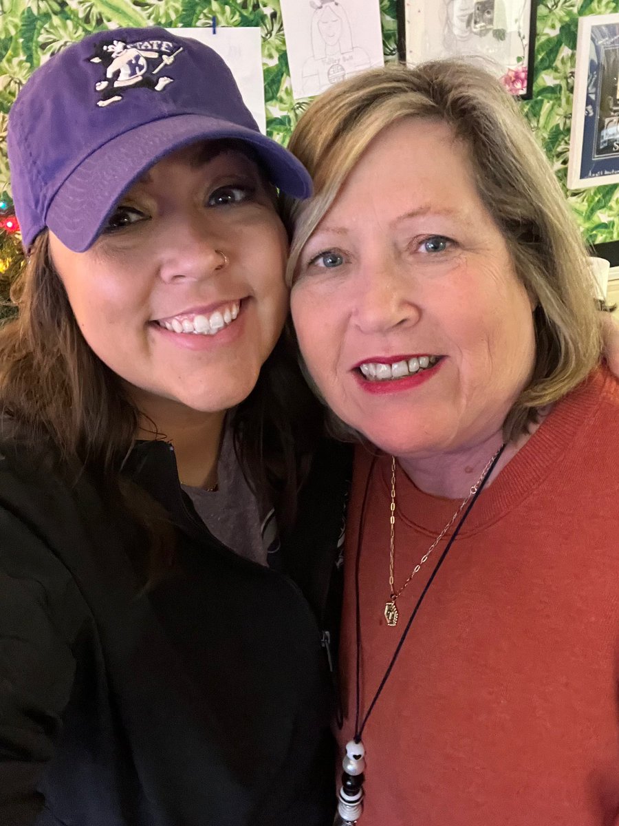 miss_smith2012's tweet photo. This pretty lady showed up at IT to do the prize patrol for one of our subs! She is one of the hardest working people in the school district; and the best mama in the world! ♥️🥰 @ITMSCougars @olatheschools https://t.co/DYqqL1zMqP