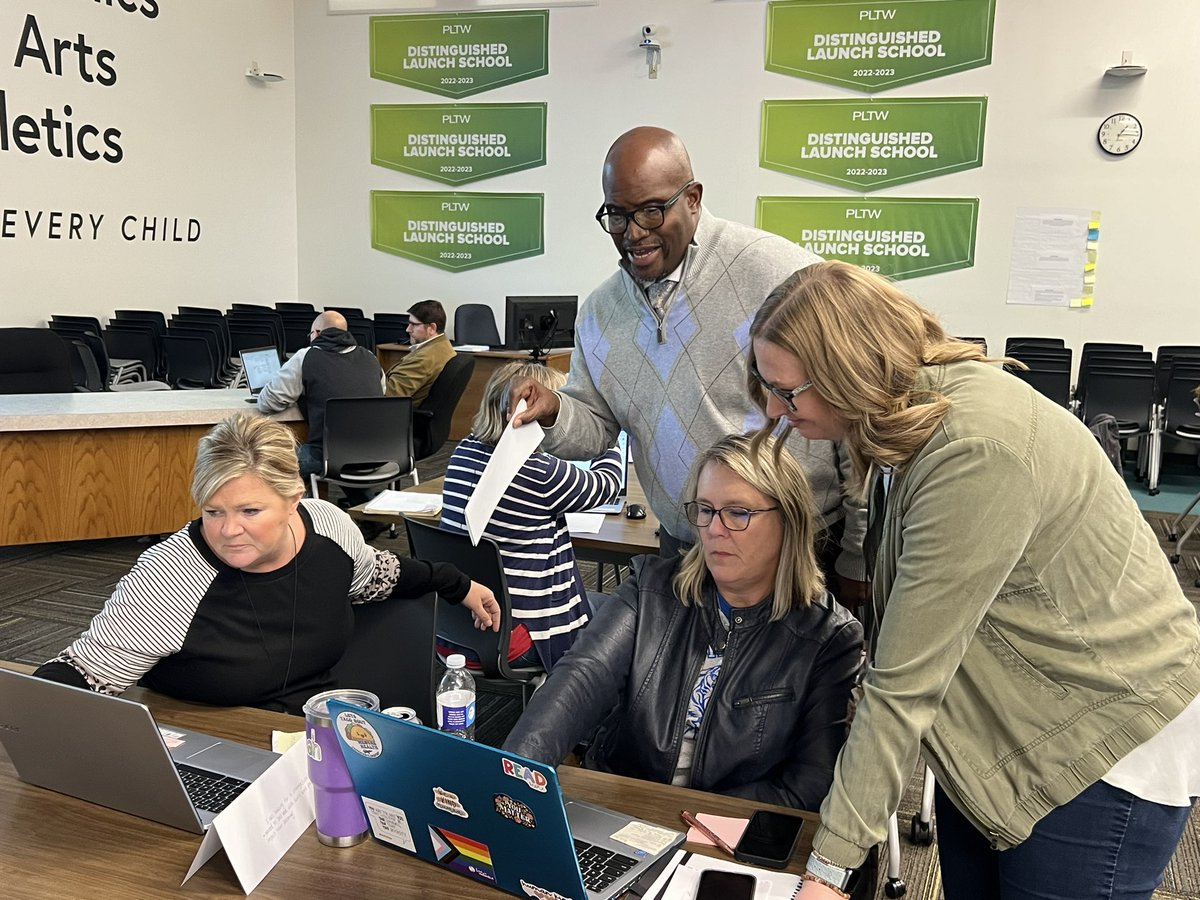 adamddrummond's tweet image. What an amazing day of learning with the @DavSchools instructional coaches. Jonathan and I are inspired by the knowledge and passion in the room. I’m even more thankful of the ways in which they bless other educators and students in the district! #edchat #suptchat #Leadupchat