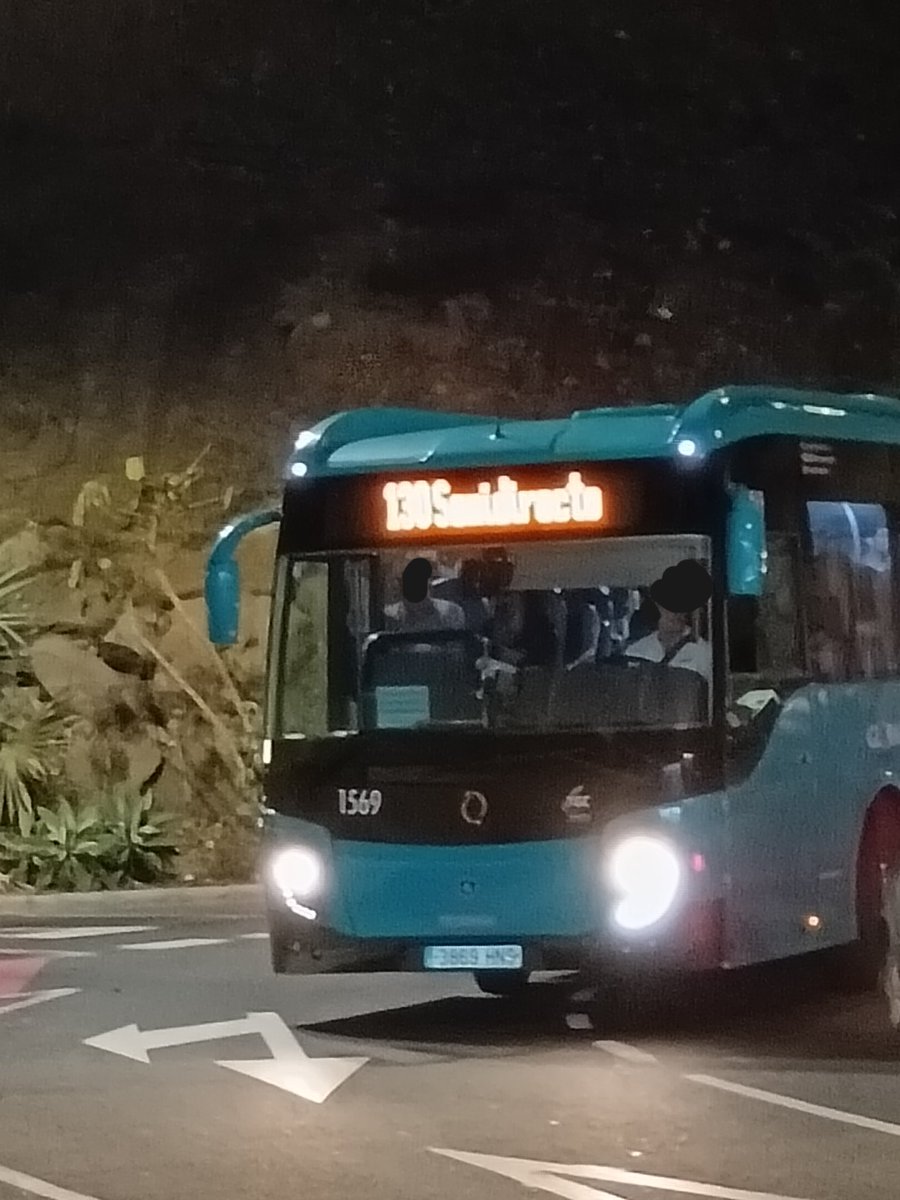nestortheonlyic's tweet photo. Una vez más, un evento como el celebrado hoy en CC Las Arenas deja en evidencia el grave problema que existe con el transporte público, líneas saturadas dejando pasajeros atrás. Las principales líneas que salen desde Agaete, Gáldar, Moya o Arucas son algunas de las afectadas. https://t.co/0qYxLP37Ws