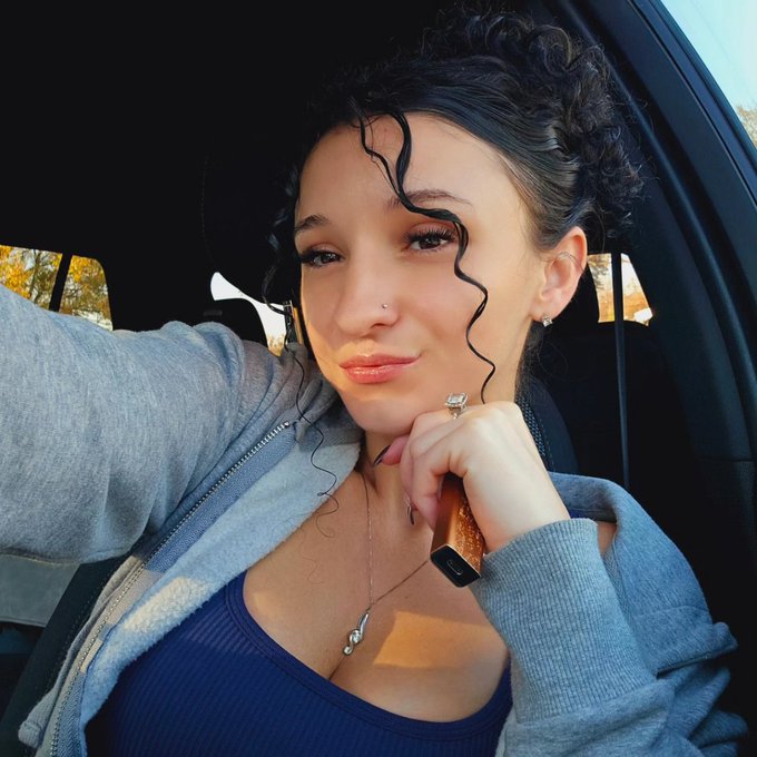 Car selfie 😘 #carselfie https://t.co/Ug9PxF7vUY<a href="/tag/carselfie"class="tags">#carselfie</a>