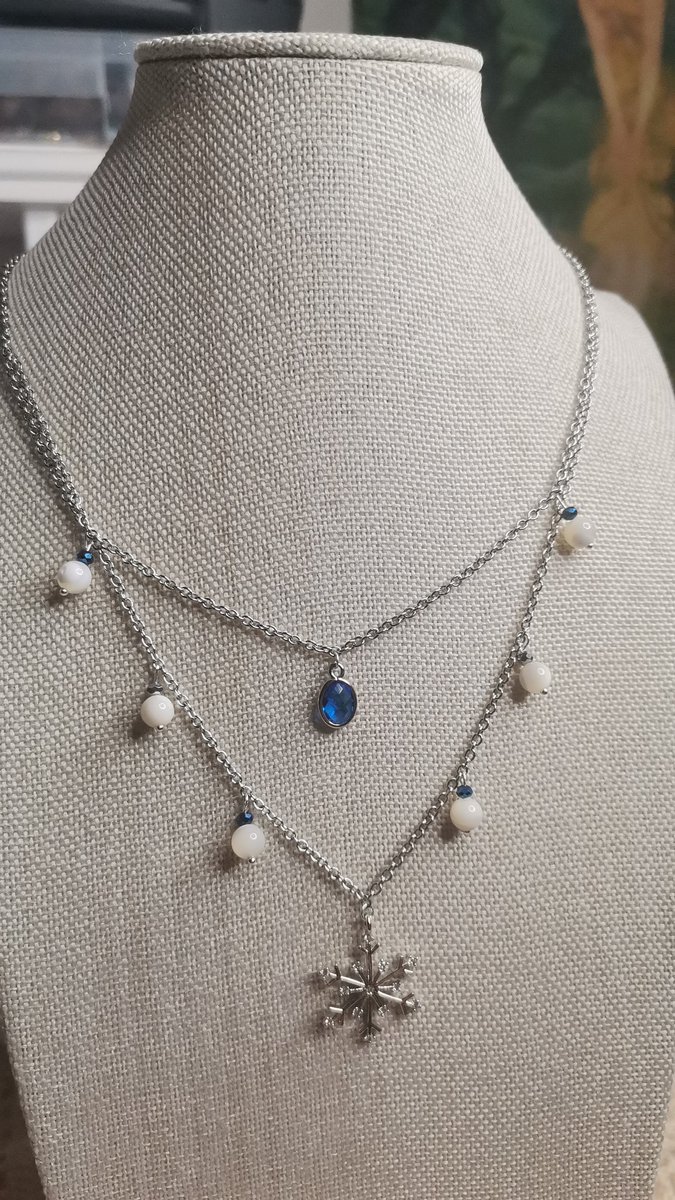 I am a winter lover ❄🤍
Crystals: moonstone
Made with blue light point and high quality stainless steel chain. 
Shope here with a click: backtothedreamland.bigcartel.com/product/winter
BE THE CHANGE, SHOP SMALL✨