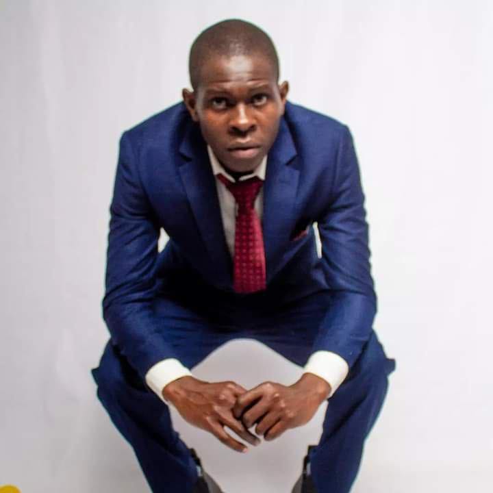 cozwva's tweet image. Our Prayers are with Arnold Tshabangu, a student at University of Cape Town. He is son to one of the most hated man in Zimbabwe.  

Peace Love and Unity!!!