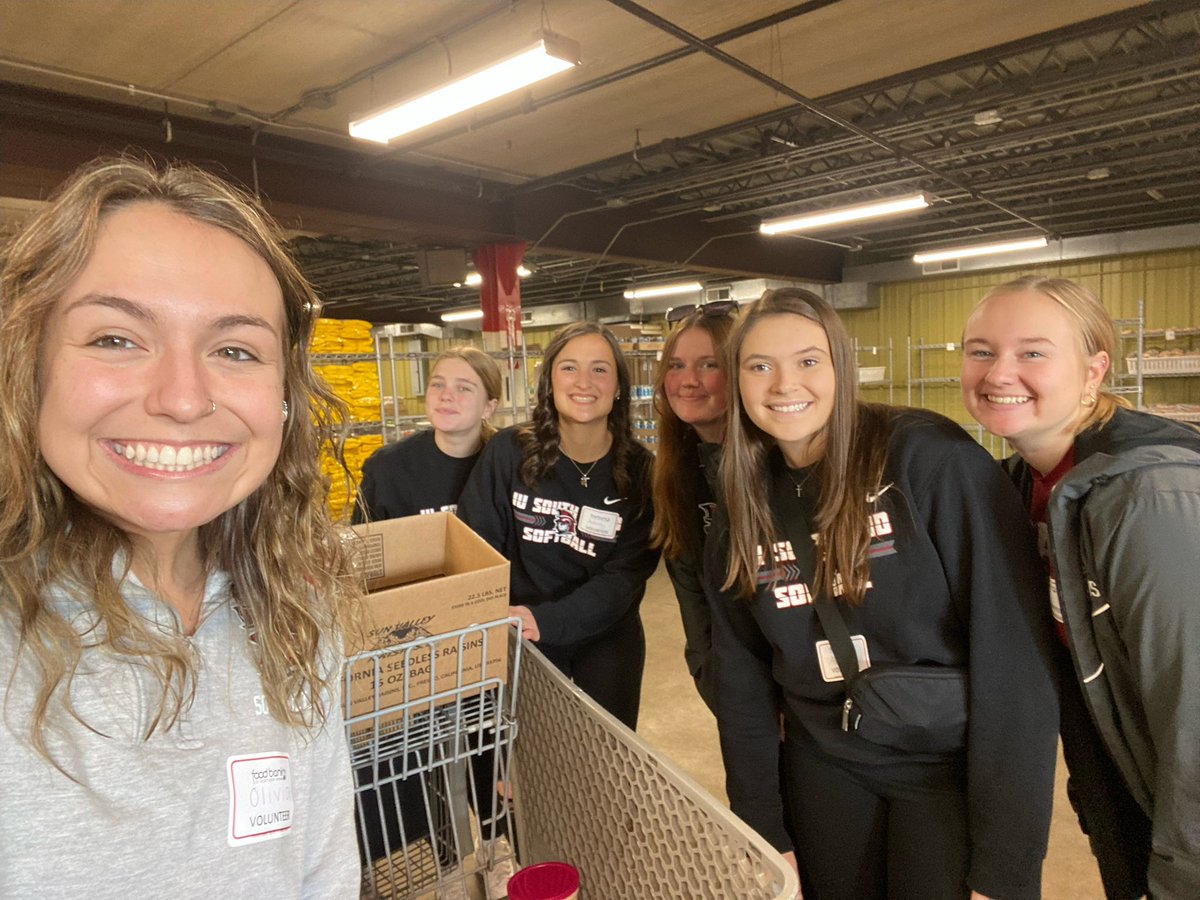 Week #2 volunteering with the <a href="/FoodBkNIndiana/">Food Bank of No Ind</a>! We’ve been packing meal boxes, raking leaves, organizing mailers, working in assembly lines, and having fun with each other and the employees while serving the South Bend community. Feels great to give back and make a difference!!