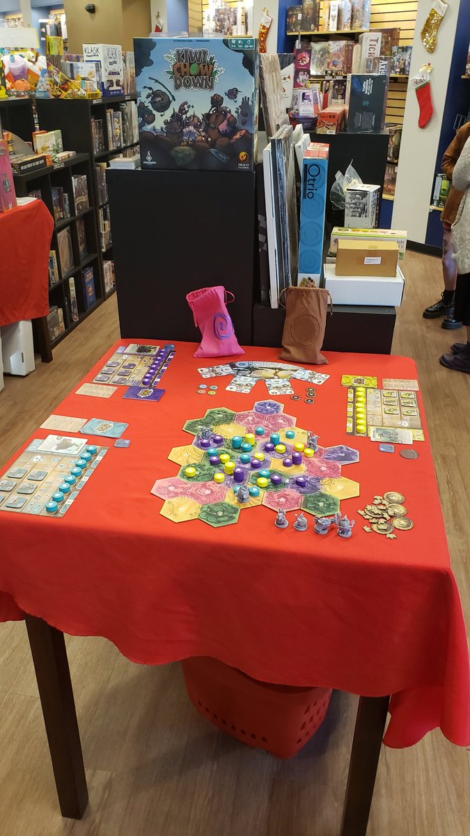 The 2nd Kiwi Chow Down battle has started! Claim territory, push smaller Kiwi around, feed Kiwi until they EXPLODE! I will be demoing <a href="/StudiosDraco/">Draco Studios</a> new area control game until 6pm tonight at <a href="/RedRaccoonGames/">Red Raccoon Games</a>! Bring your friends and come try it out! <a href="/DexEnvoy/">Envoy</a> #KiwiChowDown2023