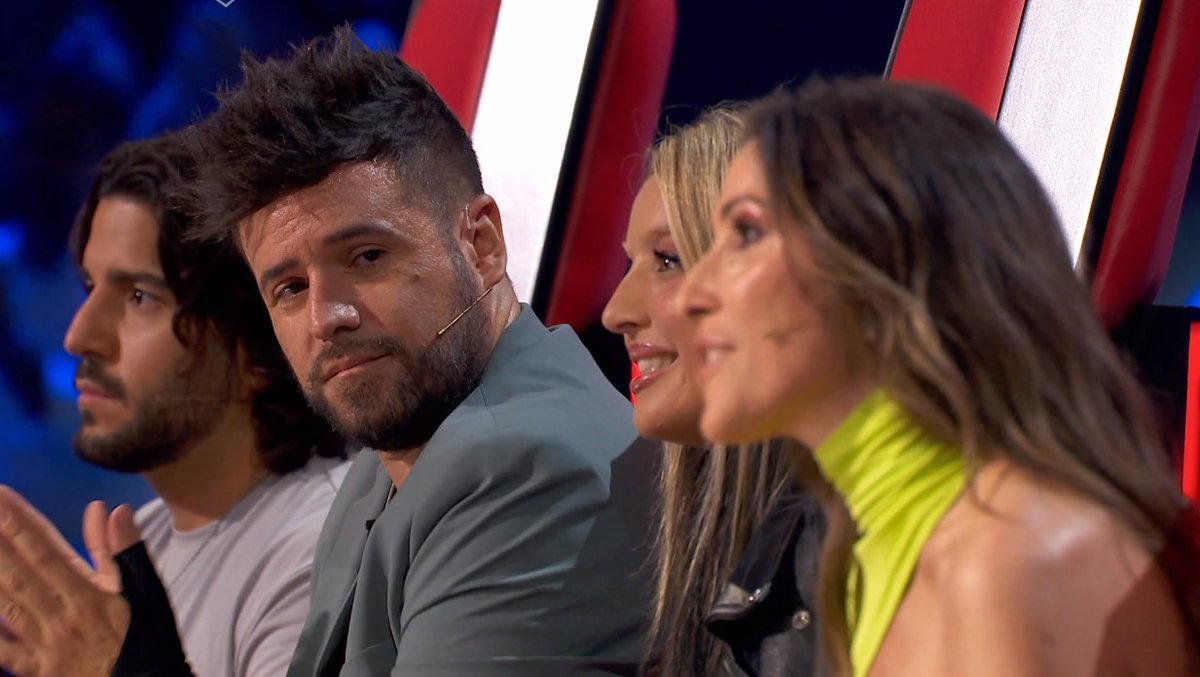 FanClubMalu's tweet photo. Encuentra alguien que te escuche y te mire como Pablo López a Malú
#AsaltoFinalMalú https://t.co/wnci3BDCgI