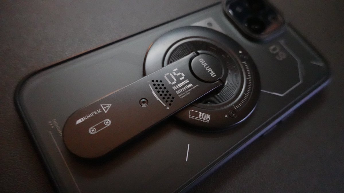 duke_gadget's tweet image. AULUMUのスマホケースを購入！
ケース裏面は凹凸がある質感。
スタンドは回転部のクリック感は良いけど、ちょっと重い。
『男の子はこう言うのが好きなんでしょ❤️』って感じのデザインはサイコー❗️

#ガジェット
#gadget
#AULUMU
#スマホケース
#ガジェットハイ