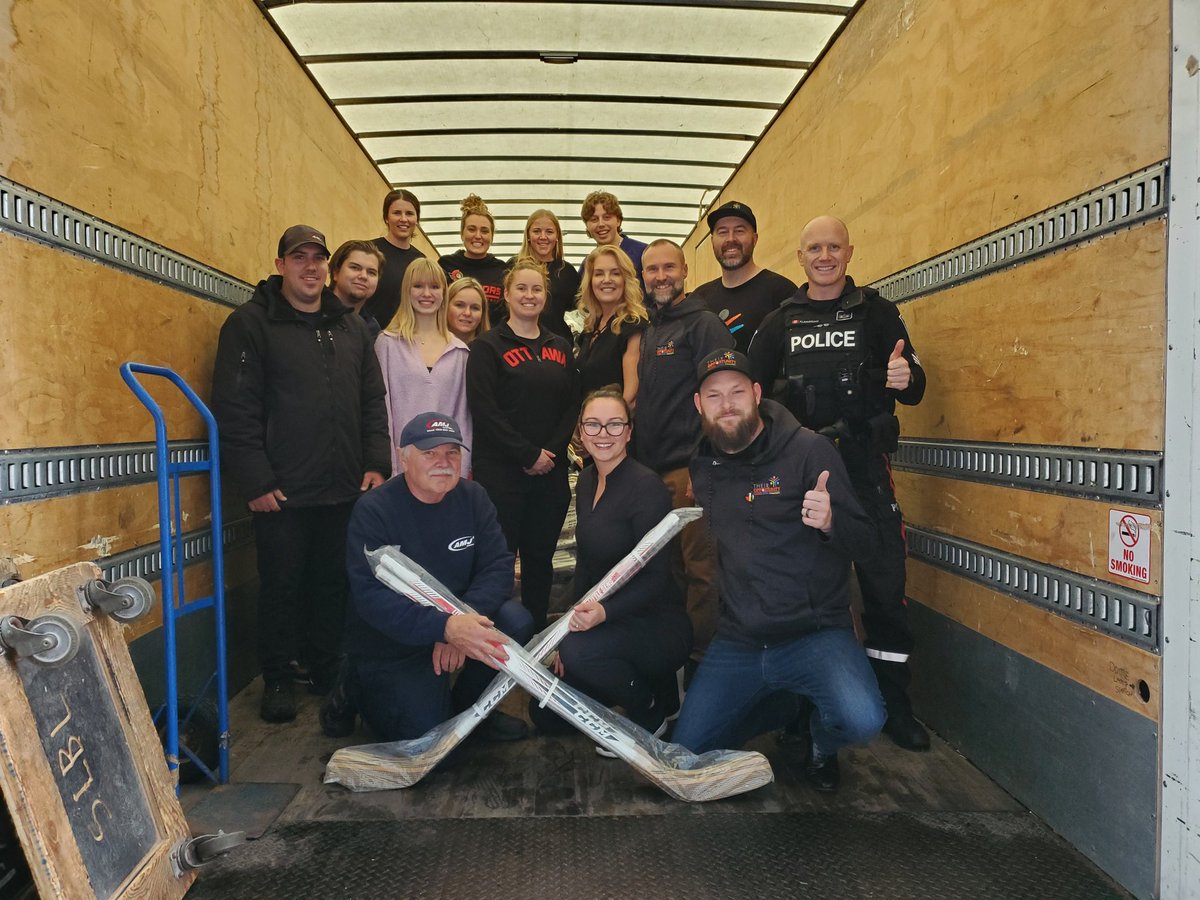 flanzz's tweet photo. Stoked to announce a  donation of 1700 hockey equipment from @ottawasenators Equipment For Kids Program toward our Indigenous Hockey Equipment Drive!This gift will create smiles, dreams, and unforgettable moments for indigenous youth. @OttawaPolice @Their_Opp
#ottnews #community https://t.co/TkmSi9glRJ