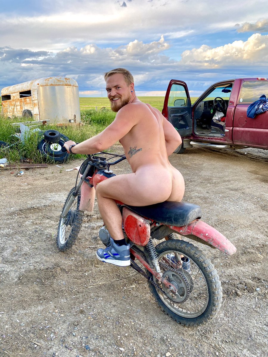 AlanRandom01's tweet photo. Wanna go for a ride? https://t.co/WFAfZ3bih1