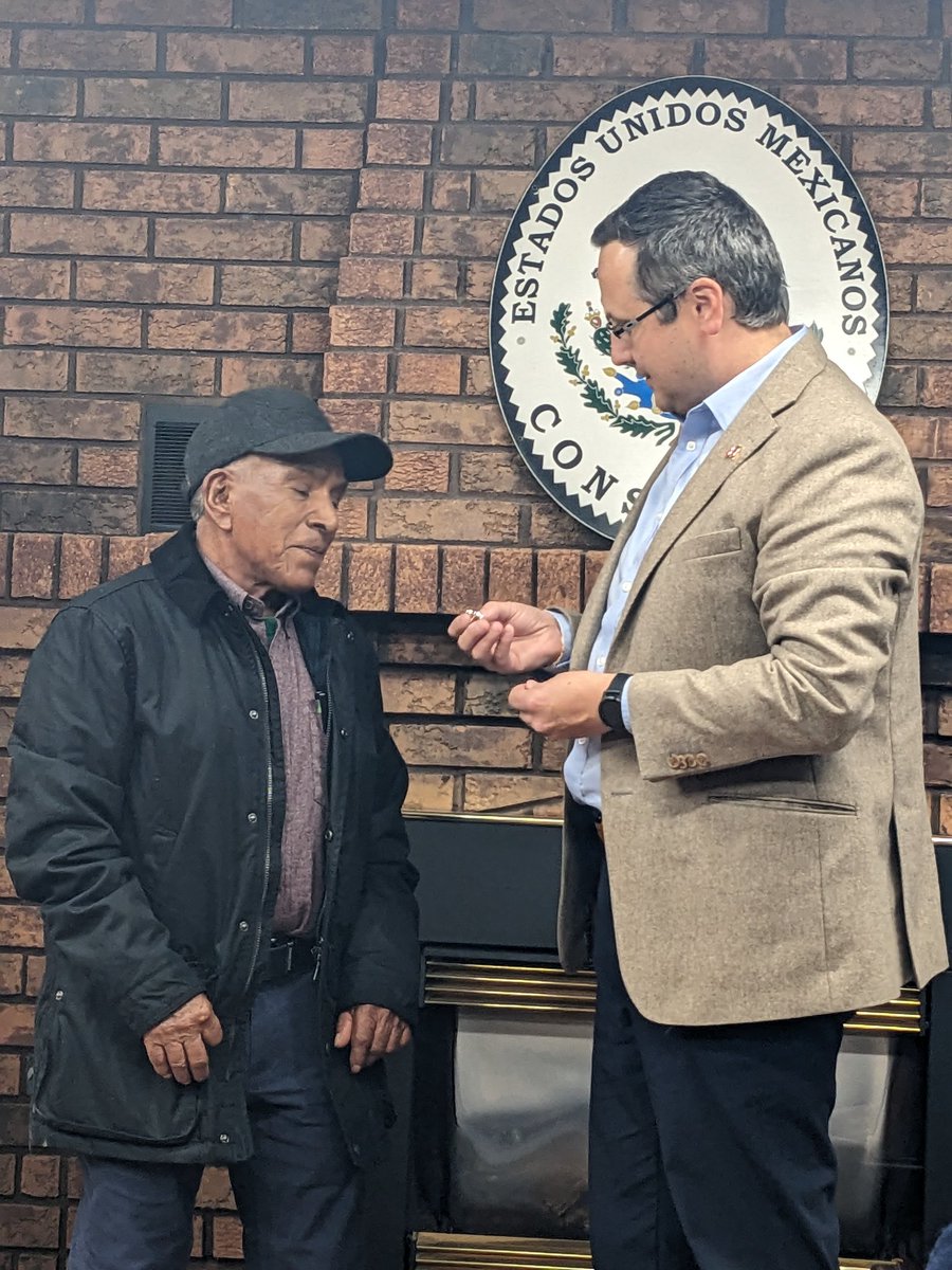 cathmiller01's tweet image. I was honoured to attend a ceremony today at the 🇲🇽 Consulate today honouring El Presidente.  30 years of lending his hands to @Peleewinery, tending to the grapes on Pelee Island that make their world class wine. 🍷

#peleeisland #ontag