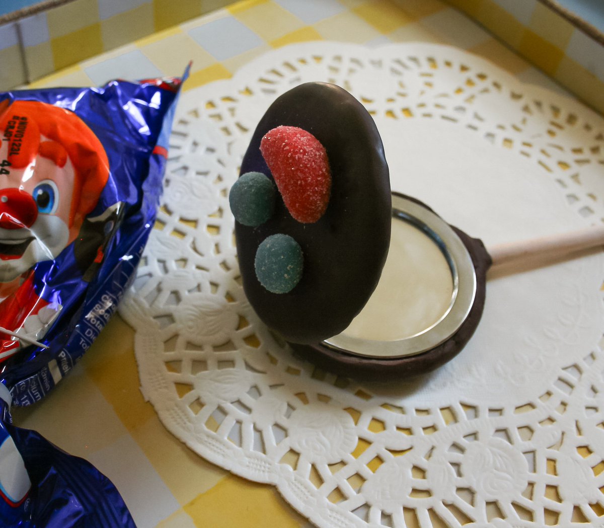 🤡🍭 GIVEAWAY 🍭🤡 
I wanted to thank everyone for showing so much love to my paleta payaso mirror so I’ll be giving one away!
RULES: 
1. like &amp; rt this post 
2. Must be following me
3. Tag a friend or tell me what mirror you’d like me to make next!
Ends Black Friday at 12PM PST!