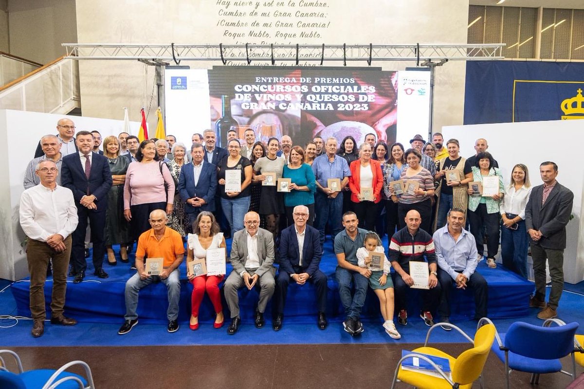 Se entregaron en la Casa-Palacio del Cabildo de Gran Canaria, los premios obtenidos por las bodegas y queserías en el XXVII Concurso Oficial de Vinos y el XXX Concurso Oficial de Quesos de Gran Canaria celebrados durante este año 2023. ¡Felicidades!.

#sectorprimariograncanaria