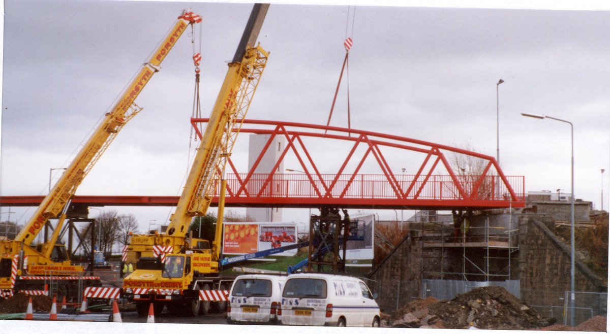 SpokesLothian's tweet photo. @RoseburnCycle 🚲👩‍🦽🚶‍♀️#Roseburn<->#Canal

👍Great news that main beam for #DalryRoad bridge to be installed Nov 21-22

🤔Will it be as🤩exciting as when the Red Bridge on the #NorthEdinburghNetwork was craned into place in 1999?   Yes, nearly 25 years ago!
Pic: Tim Smith

@cocteautriplets @edfoc https://t.co/nlF5UxOf2I