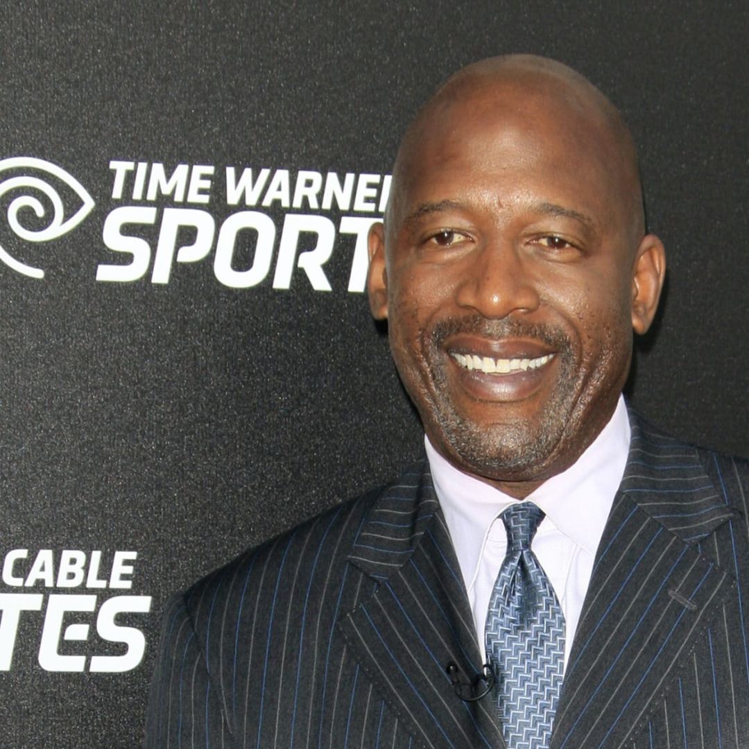 JamesWorthy42's tweet photo. Don't just dream of success—make it a reality. If you're looking for some motivation for your next event, let me know in the comments below. #SpeakingEvent #JamesWorthy #LakersNation https://t.co/ZFIp4f07iP