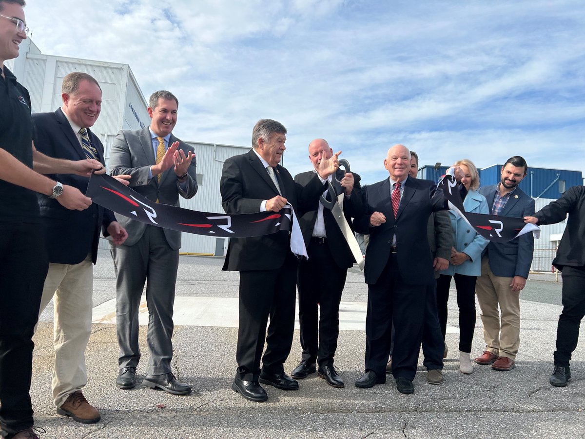 So excited to welcome @RocketLab to #MD02 this AM in #MiddleRiver! They are continuing old @LockheedMartin manufacturing traditions with new technology that is going to take us higher than ever before - space! Thrilled to see them invest in MD's workforce and creating JOBS.