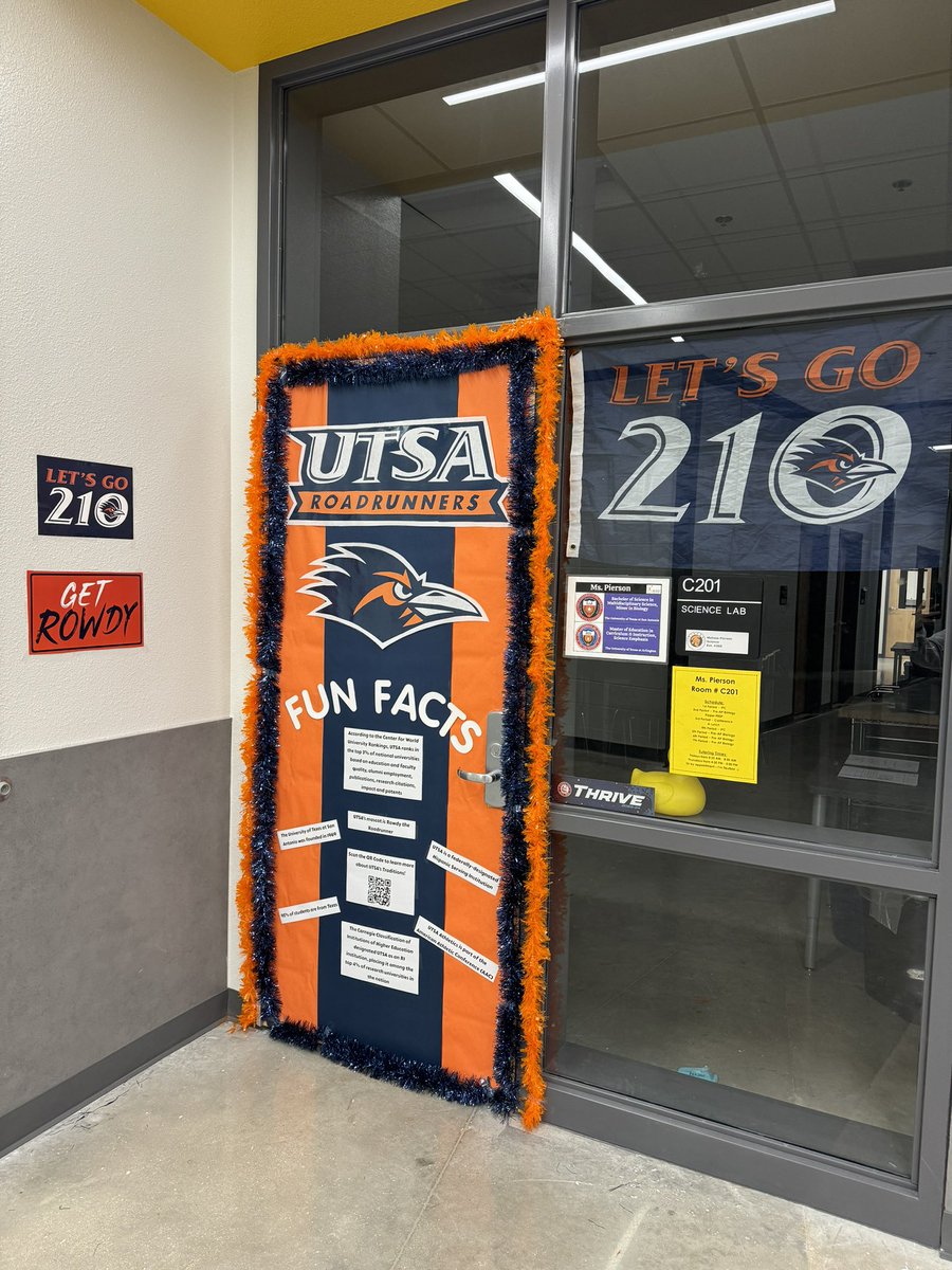 Decorated my door for College Week. Go Runners!! 💙🧡 <a href="/UTSA/">UT San Antonio</a> #BirdsUp