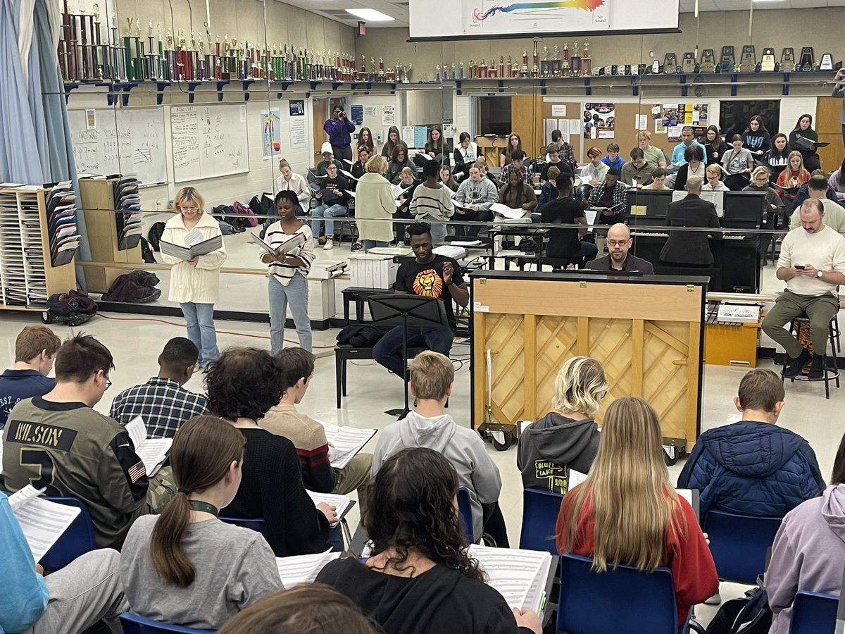 JHS_Choirs's tweet photo. On Wednesday, Mufasa from the broadway cast of The Lion King, and the current pianist and music director from broadways Wicked visited Jefferson for a masterclass! What an awesome experience for our students. Thank you Revival Theatre Company for setting it up! https://t.co/G2iWbyCVPi
