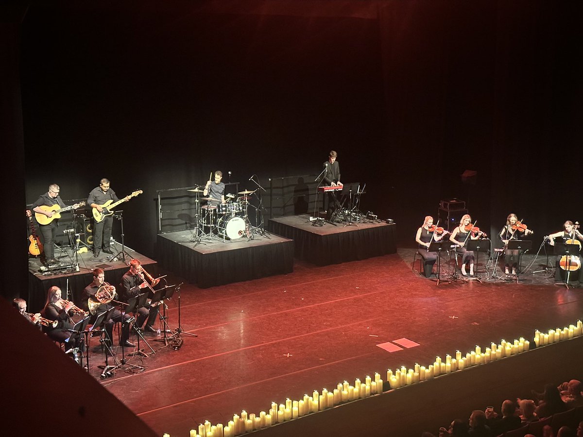 halraitt's tweet photo. Much needed 🎵@perthTCH for James Bond by 🕯️ 

5 ⭐️ vocals: epic stylistic range @BenjaminPurkiss; @LeahBabsWest gave us Patti Lupone’s Bond girl; Charlotte Fights has notes Adele only dreams of.

2 ⭐️ staging. 3 ⭐️ 12-piece (could be 4 ⭐️ if led by 🎹 at front rather than click) https://t.co/90agohYEEM