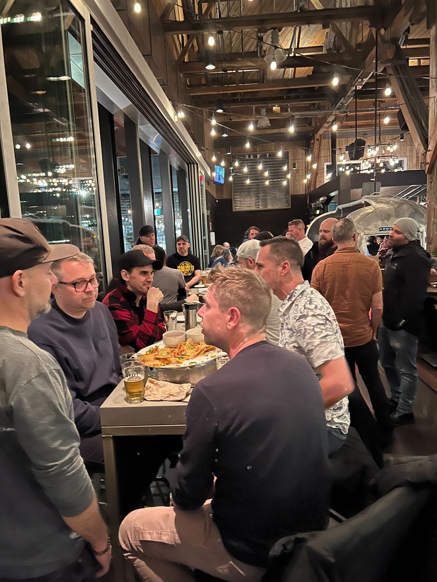 oleksalozowchuk's tweet image. We had a blast last night hosting one of our @InterleaveAudio audio hangs, this time in Vancouver. Almost 25 game audio and music veterans from EA, Sony, Naughty Dog, Relic, BBI, NetEase and other great studios. Super fun to spend time with some of the lovely and talented people…