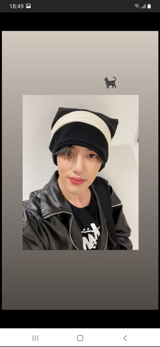 Lizaperi's tweet photo. It's gonna be cold soon.
Be warm.
(The 2-nd pic was taken by my mom.)
#EdelSelcaDay.
#EdelweissSelcaDay. https://t.co/jEPcB5wuKM