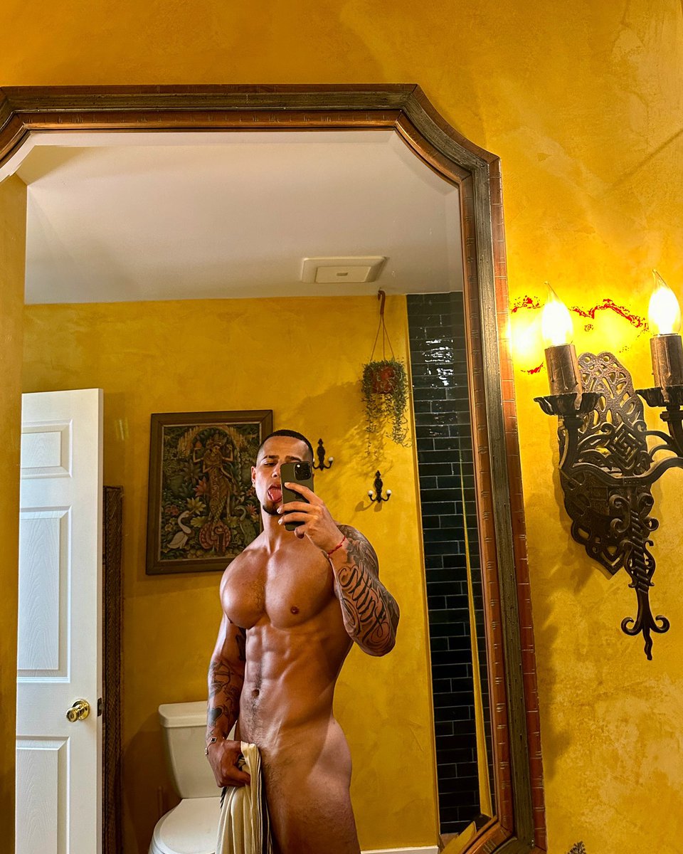 Louis. (@kxrllu) on Twitter photo 