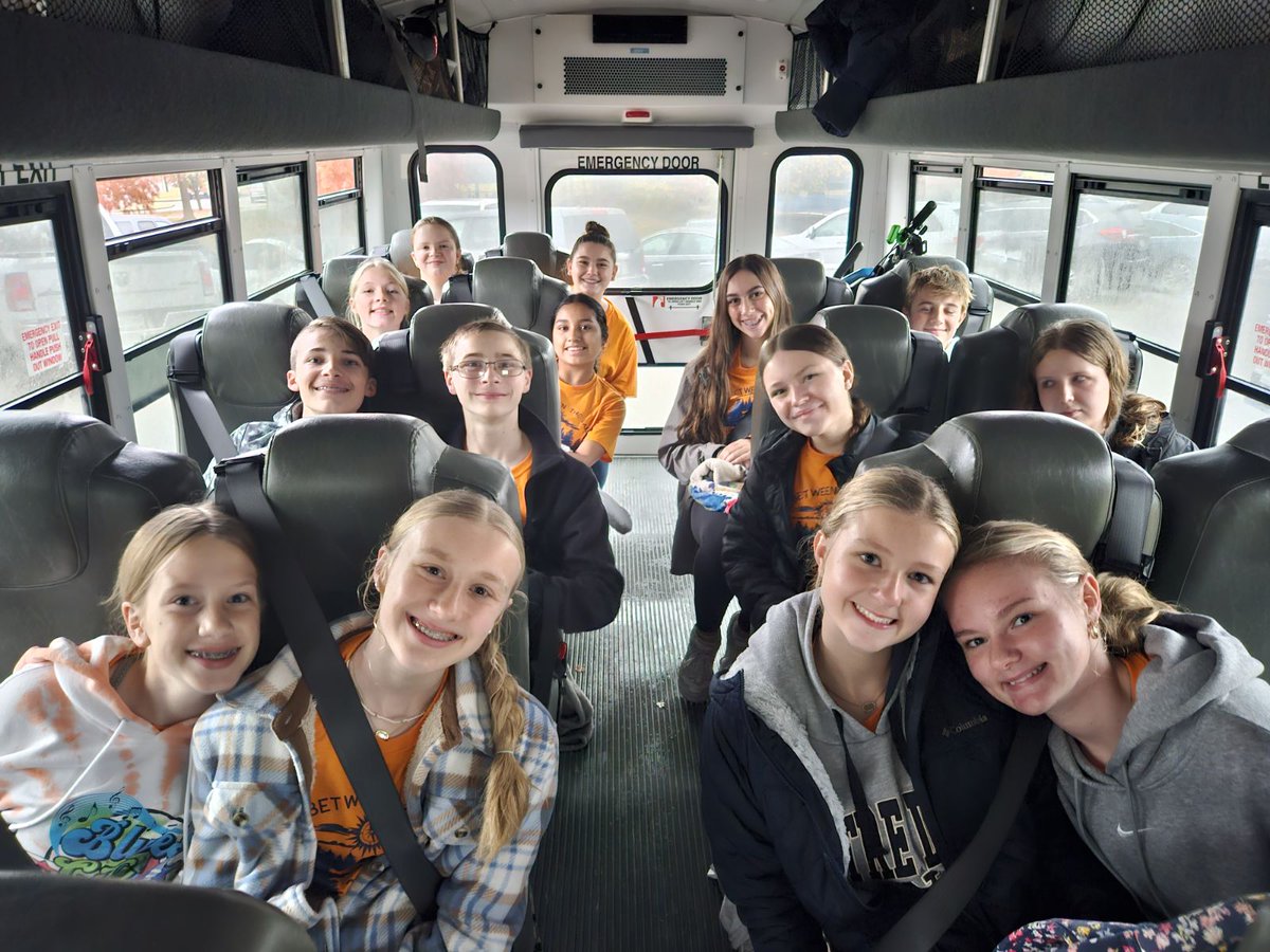 HelfrichPark's tweet photo. The tradition continues...8th grade leaders giving up their weeknd to guide our young Pumas...Thank you for your leadership! https://t.co/DQJPreYAbY