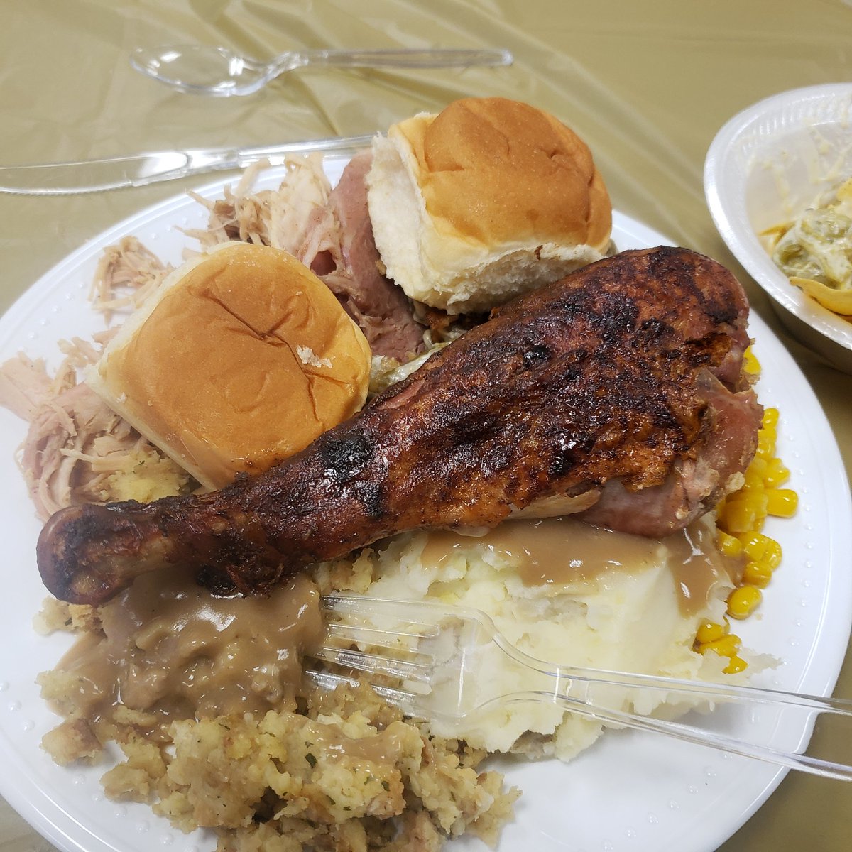 FMcDonald_JDS's tweet image. Thank you @JDrugan_K8 for our Thanksgiving meal! #turkeyleg #TEAM