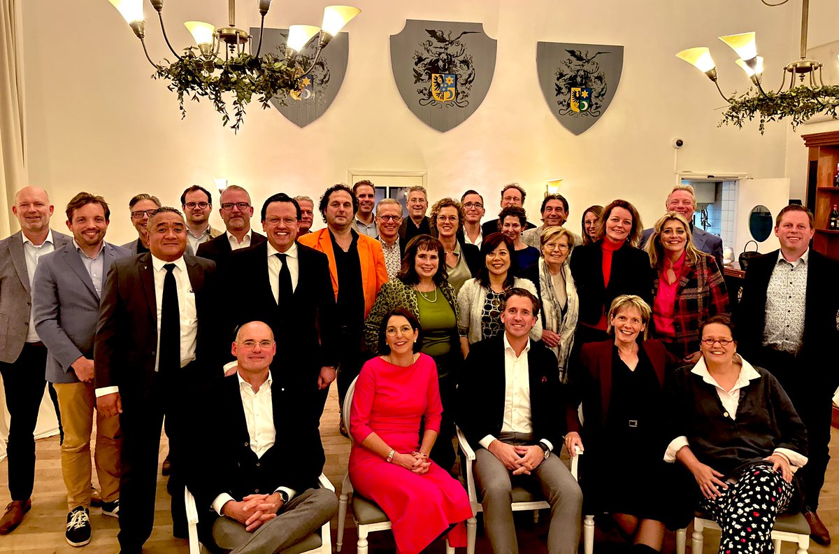 VVD Gelderland (@vvdgelderland) on Twitter photo <a href="/VVDGelderland/">VVD Gelderland</a> is #trots op haar Gelderse ondernemers π§‘π
Op de #DagVanDeOndernemer was vanavond het traditionele VVD #Gelderland Ondernemersdiner in <a href="/GrootWarnsborn/">Groot Warnsborn</a> te #Arnhem π₯ <a href="/VVDGelderland/">VVD Gelderland</a> is #trots op haar Gelderse ondernemers π§‘π
Op de #DagVanDeOndernemer was vanavond het traditionele VVD #Gelderland Ondernemersdiner in <a href="/GrootWarnsborn/">Groot Warnsborn</a> te #Arnhem π₯
