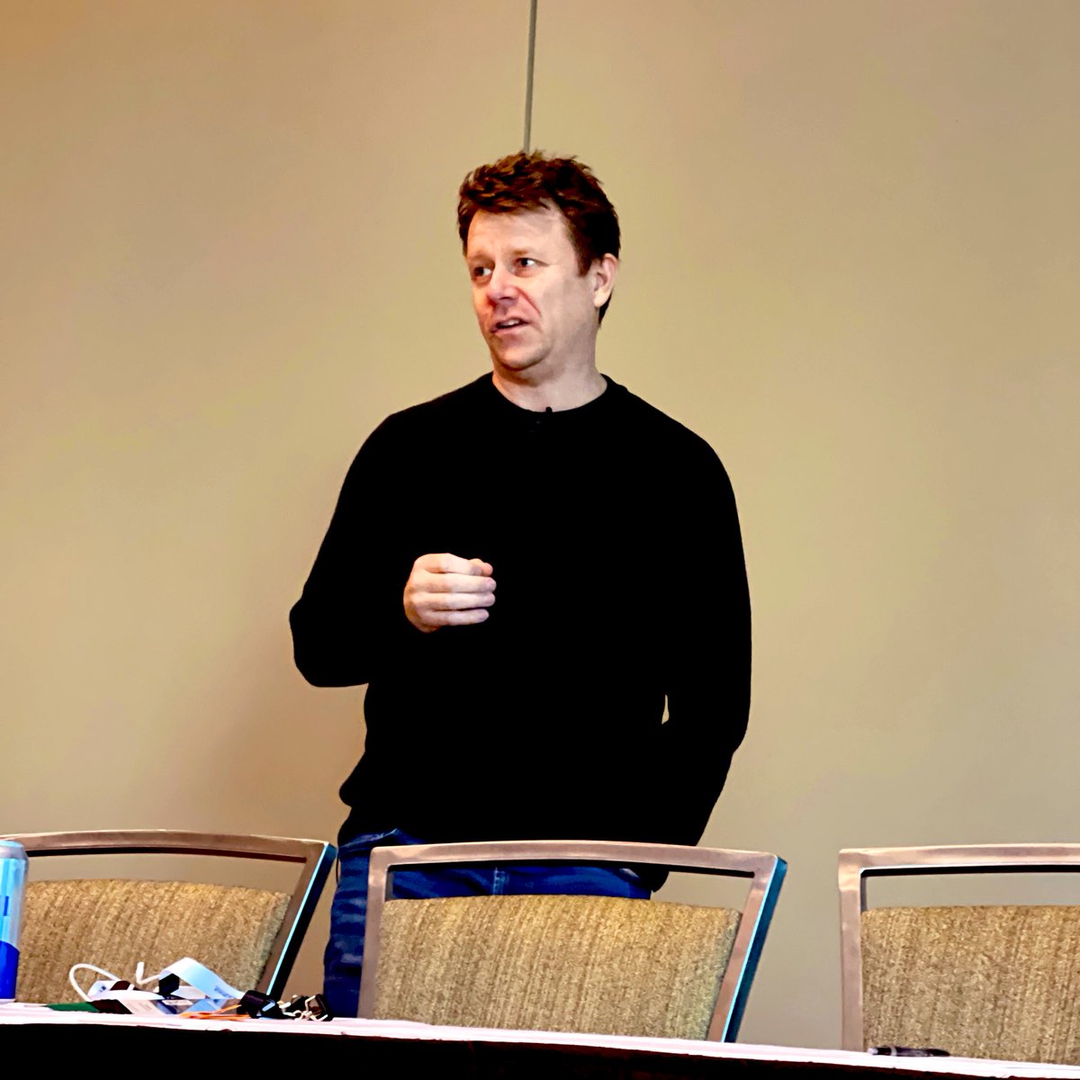 AzureDBPostgres's tweet image. Happening now at #PASSDataSummit, Charles Feddersen from the #PostgreSQL team @Microsoft is presenting about all the new things in #AzureDBPostgres, including demos of Premium SSD v2, Geo-DR, azure_ai, &amp;amp; more!