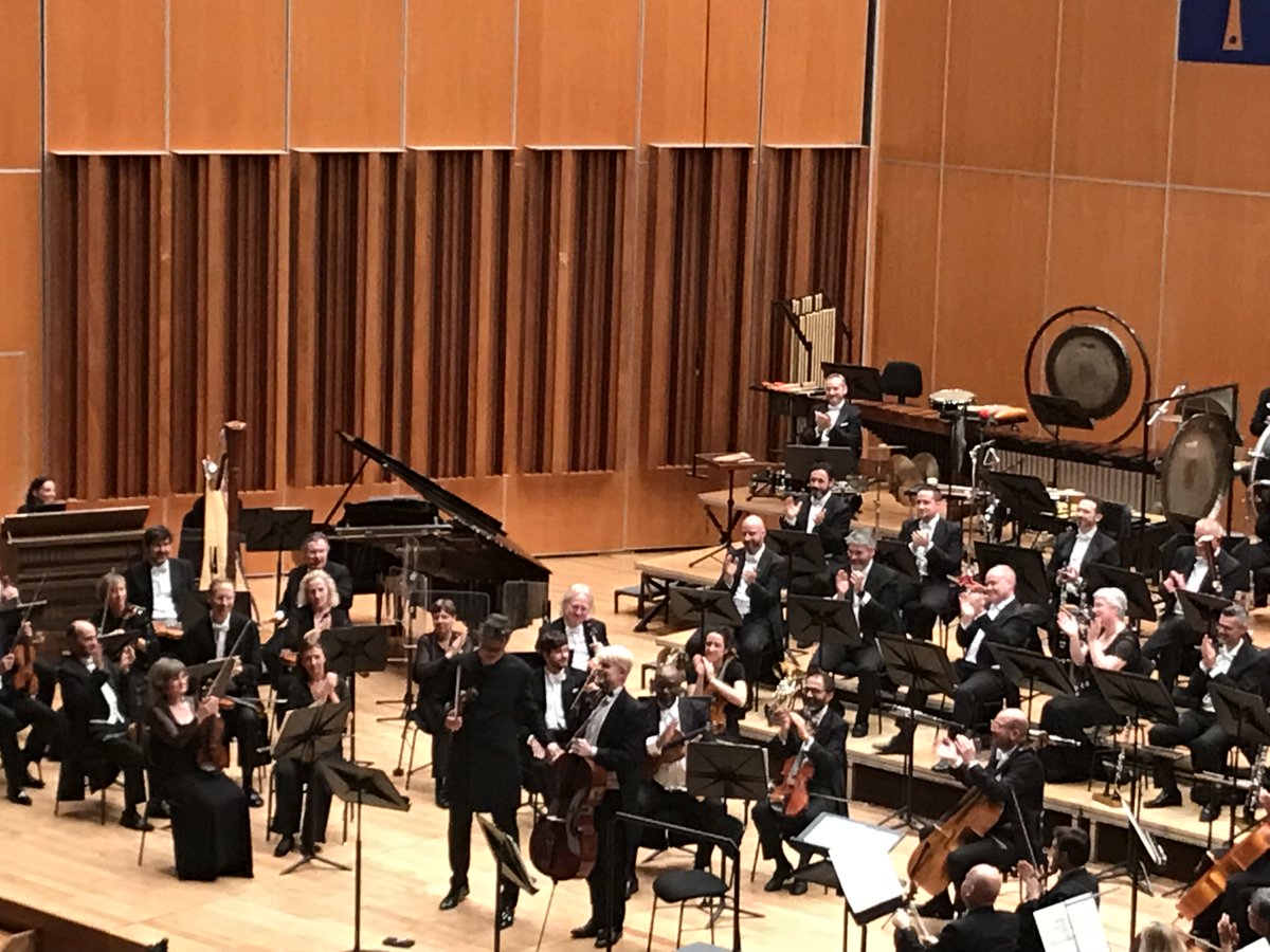 RamonSobrino1's tweet photo. Nuevo gran concierto de @nunoconductor y @OSPAcom.
Gran #RomanSimovic en #Concierto nº 2 de #Bartok y gran #MaximilianvonPfeil en la propina con #Simovic.
Mucha cuerda (12,10,7, 6,4) en la #Sinfonía41 de Mozart.
Público muy contento con el resultado del concierto.
¡Enhorabuena! https://t.co/2FndhFLexa