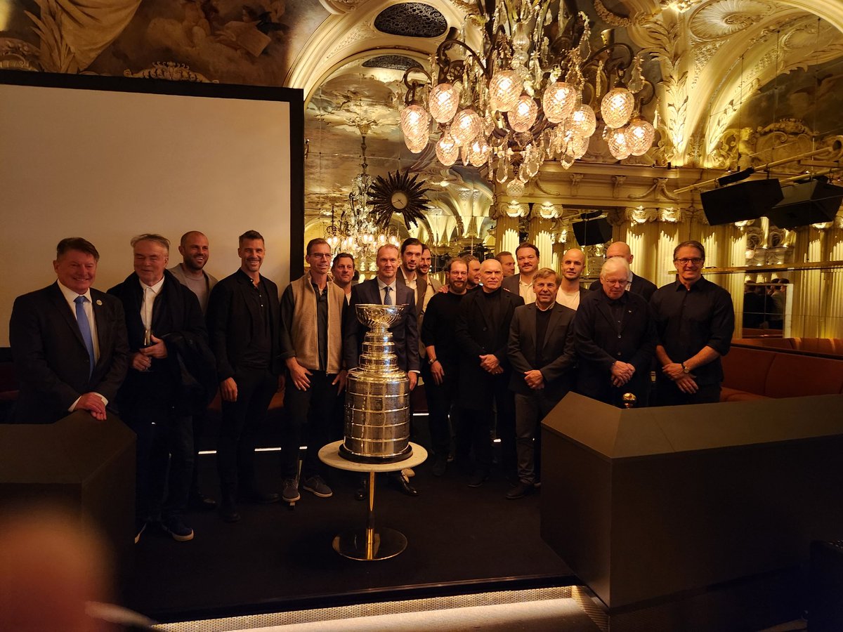 Philip Pritchard (@keeperofthecup) on Twitter photo 4 x #stanleycup champion Nicklas Lidstrom receives the Borje Salming Courage Award from fellow <a href="/HockeyHallFame/">Hockey Hall of Fame</a> member Mats Sundin during the inugural <a href="/NHLAlumni/">NHL Alumni</a> award luncheon in Stockholm @nhl <a href="/DetroitRedWings/">Detroit Red Wings</a> 4 x #stanleycup champion Nicklas Lidstrom receives the Borje Salming Courage Award from fellow <a href="/HockeyHallFame/">Hockey Hall of Fame</a> member Mats Sundin during the inugural <a href="/NHLAlumni/">NHL Alumni</a> award luncheon in Stockholm @nhl <a href="/DetroitRedWings/">Detroit Red Wings</a>