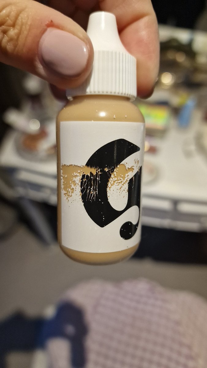 ARileyGirl's tweet photo. Hey @glossier. The label is coming off my skin tint and results in me getting white bits on my face like bad glitter. It's never happened before but it's quite annoying. I think you've got a dodgy batch. https://t.co/akRG4RhPer