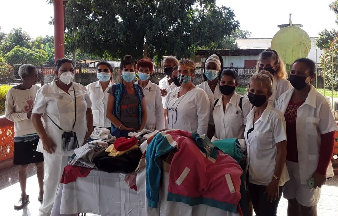 MMarreroCruz's tweet photo. Como parte de las actividades por el #DíaInternacionalDelEstudiante, jóvenes de la facultad de Ciencias Médicas de #Mayabeque entregaron valijas a los hogares de ancianos de San José y Güines; gesto humano, solidario y de profundo amor.
#CubaPorLaVida 🇨🇺 https://t.co/pDVtWZWVqc