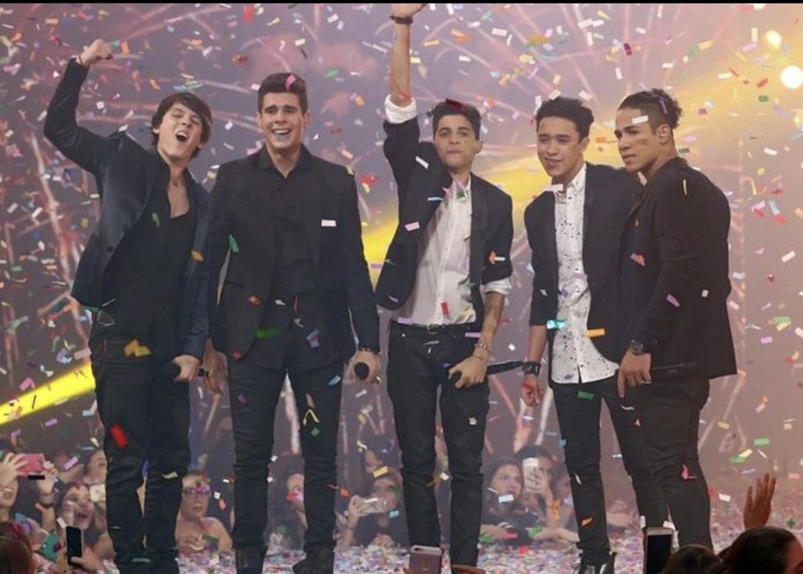 Momento en el que CIEN ya no se dedica a nadie más que no sea CNCO 

🎶Cuando dije nadie te amara como yo a ti te amo 💔