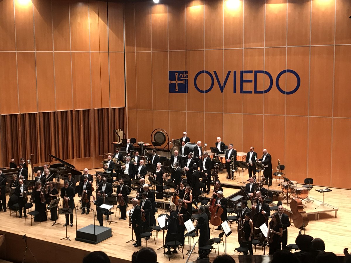 RamonSobrino1's tweet photo. Nuevo gran concierto de @nunoconductor y @OSPAcom.
Gran #RomanSimovic en #Concierto nº 2 de #Bartok y gran #MaximilianvonPfeil en la propina con #Simovic.
Mucha cuerda (12,10,7, 6,4) en la #Sinfonía41 de Mozart.
Público muy contento con el resultado del concierto.
¡Enhorabuena! https://t.co/2FndhFLexa