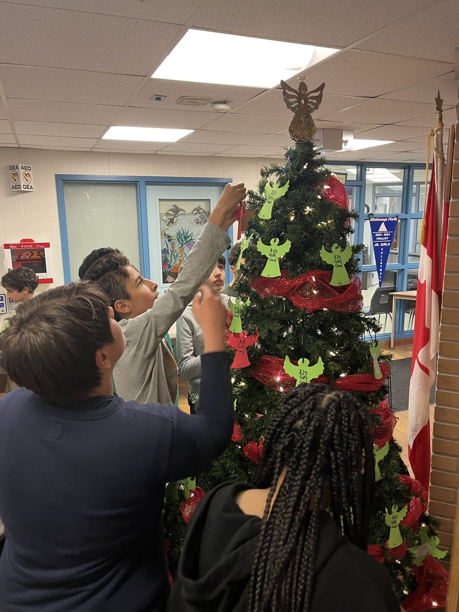 MrsSajda's tweet photo. Our #AdventActsofKindness have begun! Today our Grade 8 YFAs worked hard at cutting, stringing and hanging the Angels for our Annual Angel on the Tree initiative. More info on the rest of our Acts of Kindness initiatives to come soon! #BuildingLeaders #ProudTeacher #Grade8isGreat https://t.co/Id3U0Aae8M